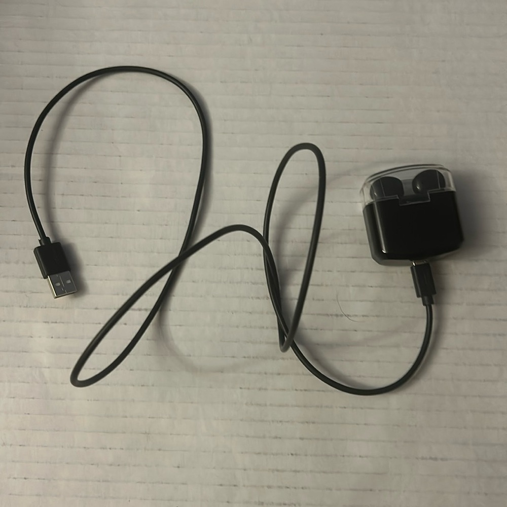 Wirelesss ear buds with usb charging.